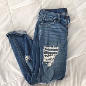 Destroyed boyfriend jeans